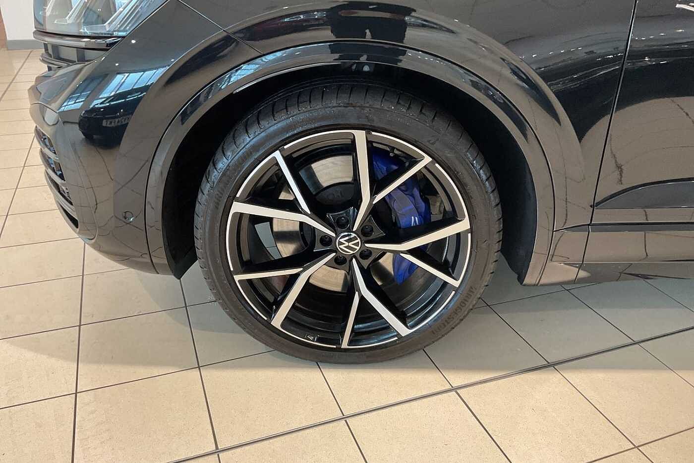 Volkswagen Touareg 3.0 V6 TSI eHybrid 14.3kWh R SUV 5dr Petrol Plug-in Hybrid Tiptronic 4Motion Eur
