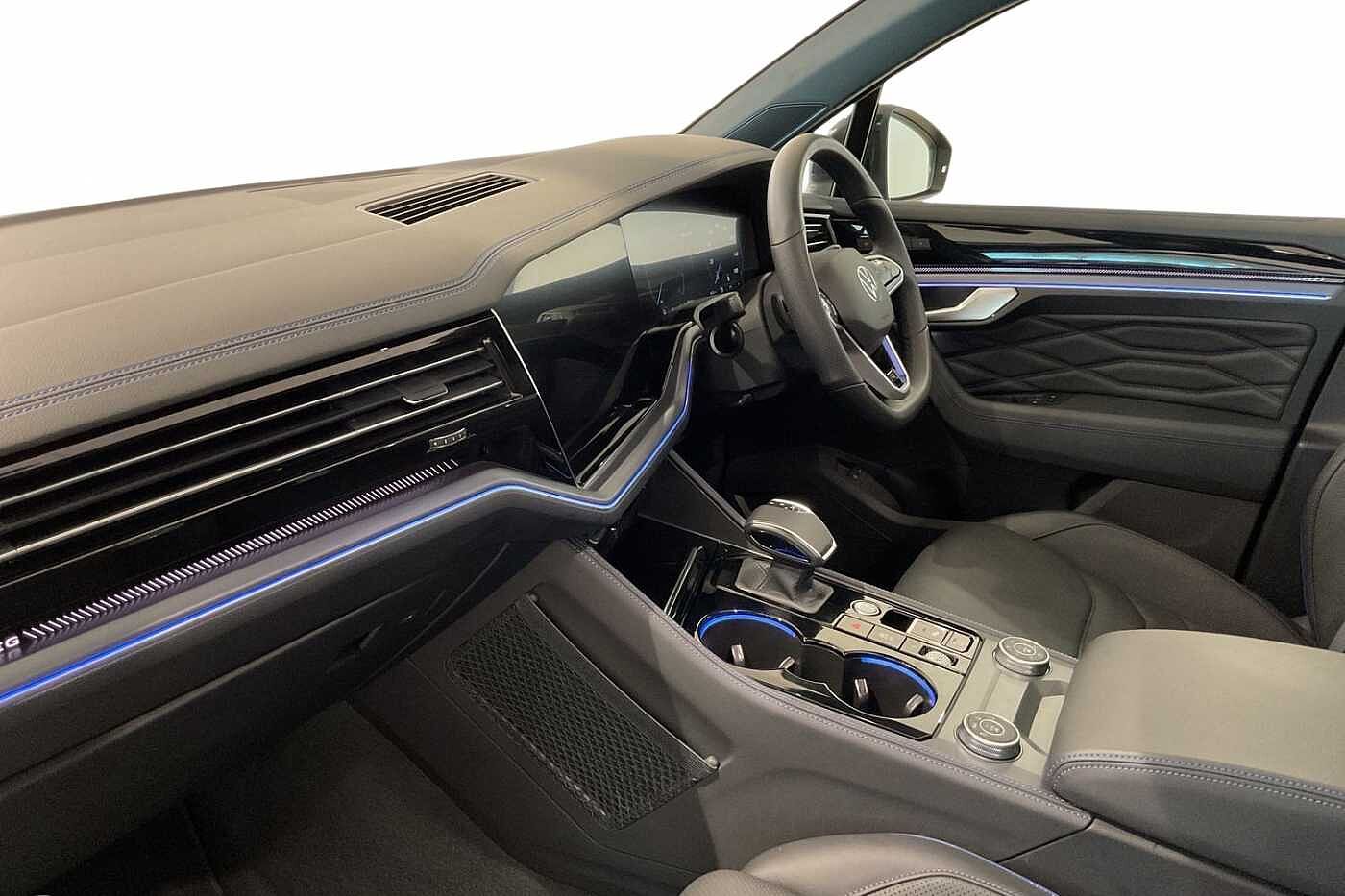 Volkswagen Touareg 3.0 V6 TSI eHybrid 14.3kWh R SUV 5dr Petrol Plug-in Hybrid Tiptronic 4Motion Eur