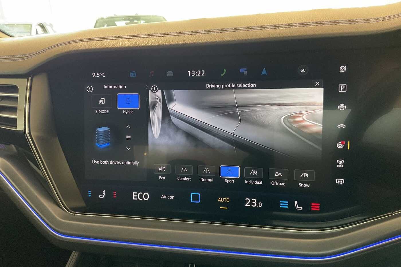 Volkswagen Touareg 3.0 V6 TSI eHybrid 14.3kWh R SUV 5dr Petrol Plug-in Hybrid Tiptronic 4Motion Eur