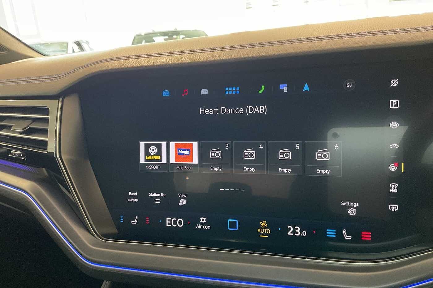 Volkswagen Touareg 3.0 V6 TSI eHybrid 14.3kWh R SUV 5dr Petrol Plug-in Hybrid Tiptronic 4Motion Eur