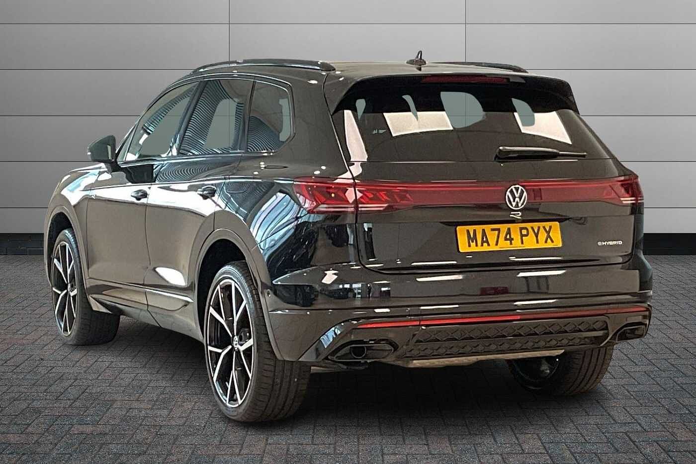 Volkswagen Touareg 3.0 V6 TSI eHybrid 14.3kWh R SUV 5dr Petrol Plug-in Hybrid Tiptronic 4Motion Eur